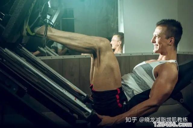 足球俱乐部会练腿吗？揭秘职业球员腿部训练的重要性与方法